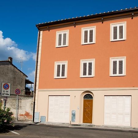Hotel Tana Dell'Orso Ponsacco Exterior foto