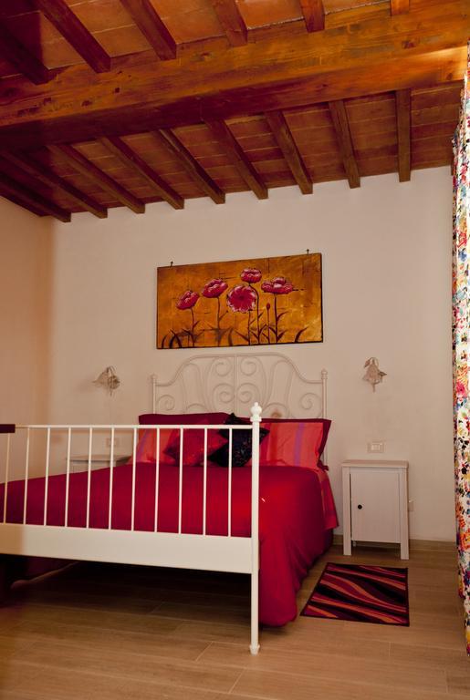 Hotel Tana Dell'Orso Ponsacco Habitación foto