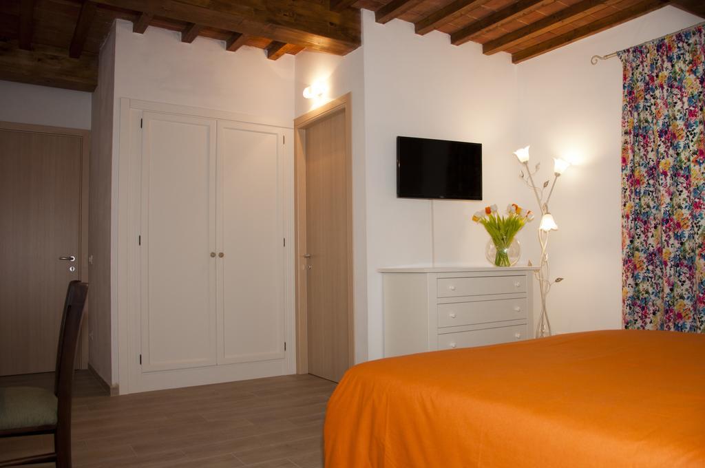 Hotel Tana Dell'Orso Ponsacco Habitación foto