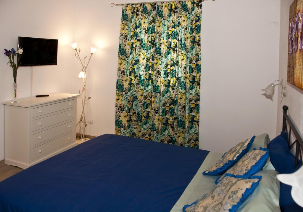 Hotel Tana Dell'Orso Ponsacco Habitación foto