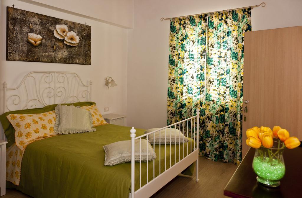 Hotel Tana Dell'Orso Ponsacco Habitación foto