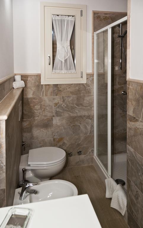 Hotel Tana Dell'Orso Ponsacco Habitación foto