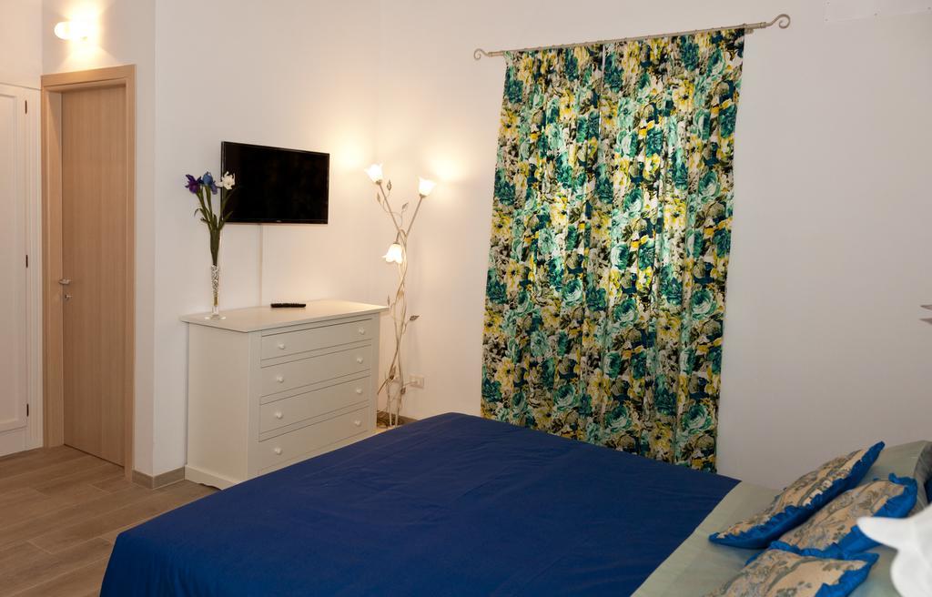 Hotel Tana Dell'Orso Ponsacco Habitación foto