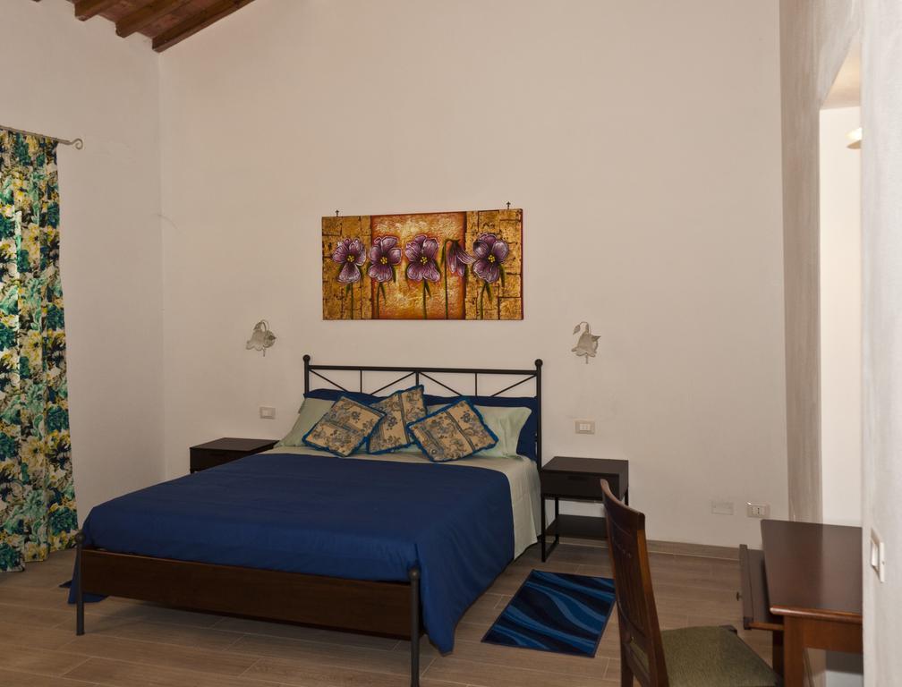 Hotel Tana Dell'Orso Ponsacco Habitación foto